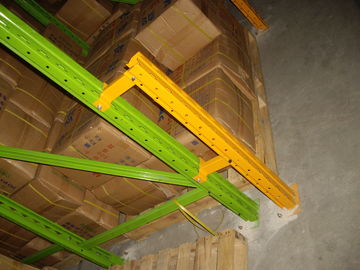movimentação high-density no racking da pálete com o revestimento do pó do pulverizador terminado