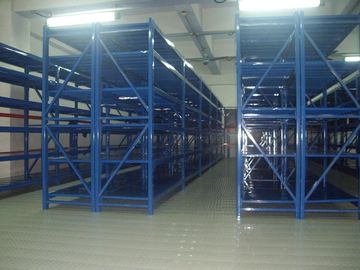 Os sistemas de aço do racking da prateleira média do dever, armazém high-density submetem