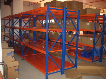 Peso médio de 4 sistemas industriais maiorias do racking dos bens da série com placa de aço
