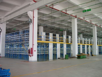 Série dois que pavimenta os assoalhos de mezanino industriais que arquivam a altura de 5m com a placa lateral
